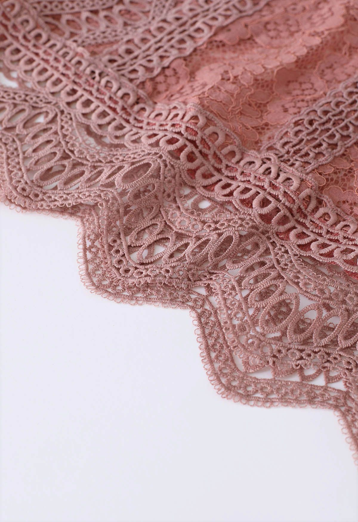 Votre haut Sassy Start en dentelle au crochet sans manches en corail