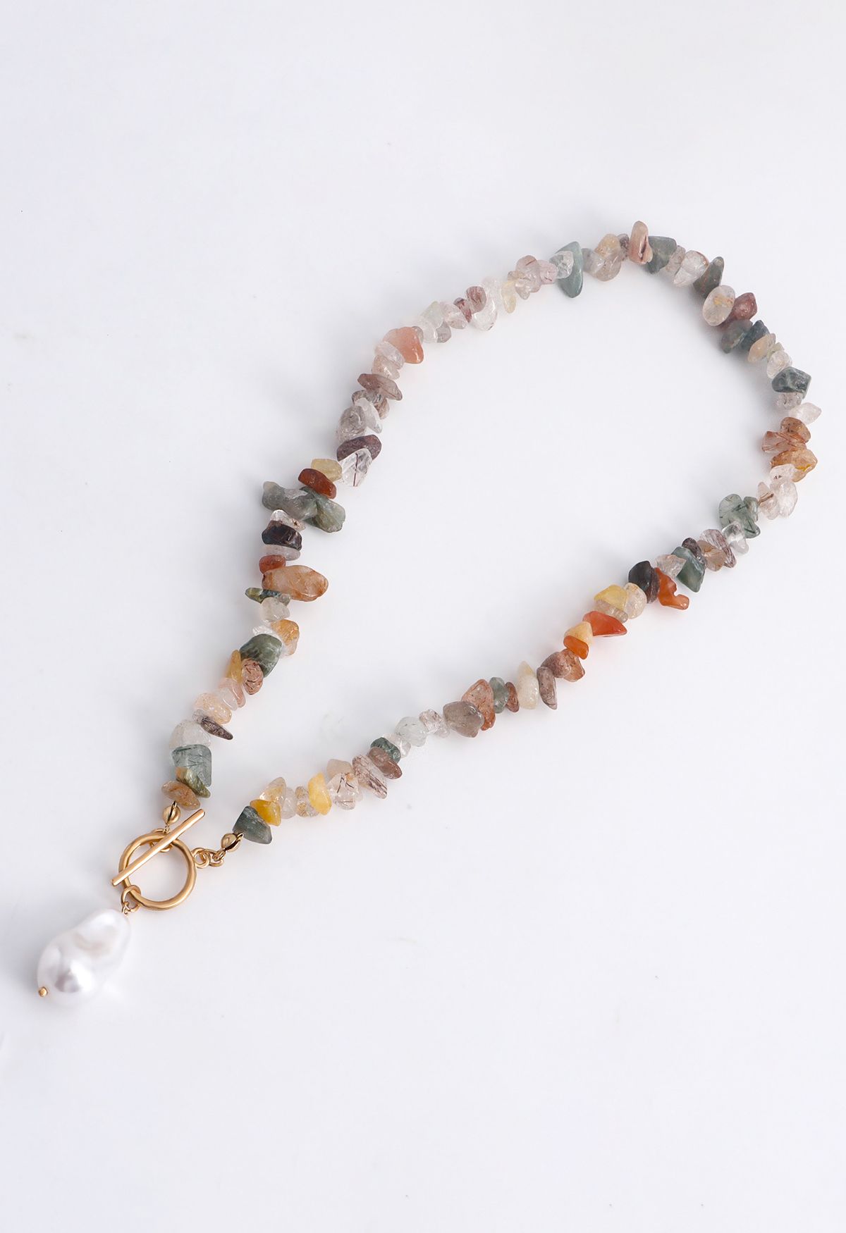 Collier de perles multicolores en pierre naturelle