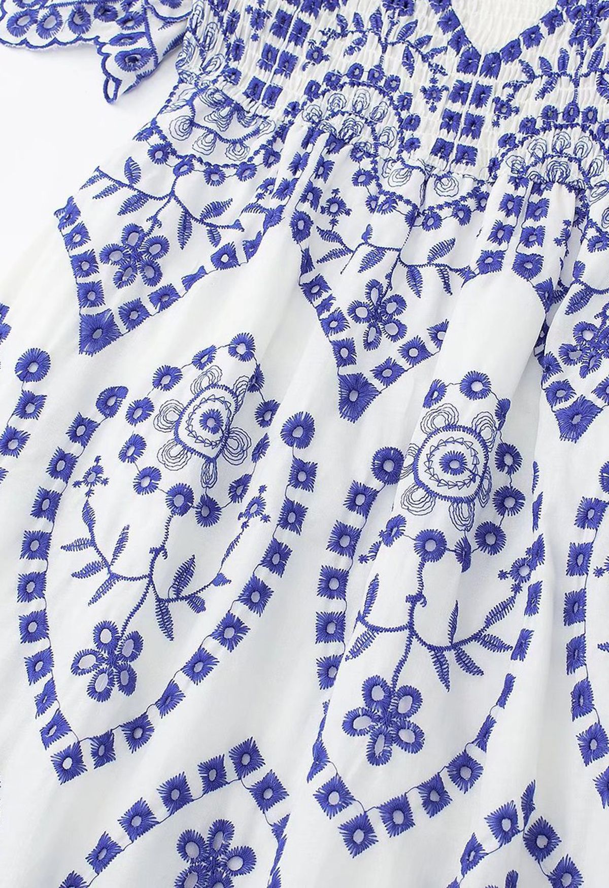 Robe en coton à manches volantées bleue brodée