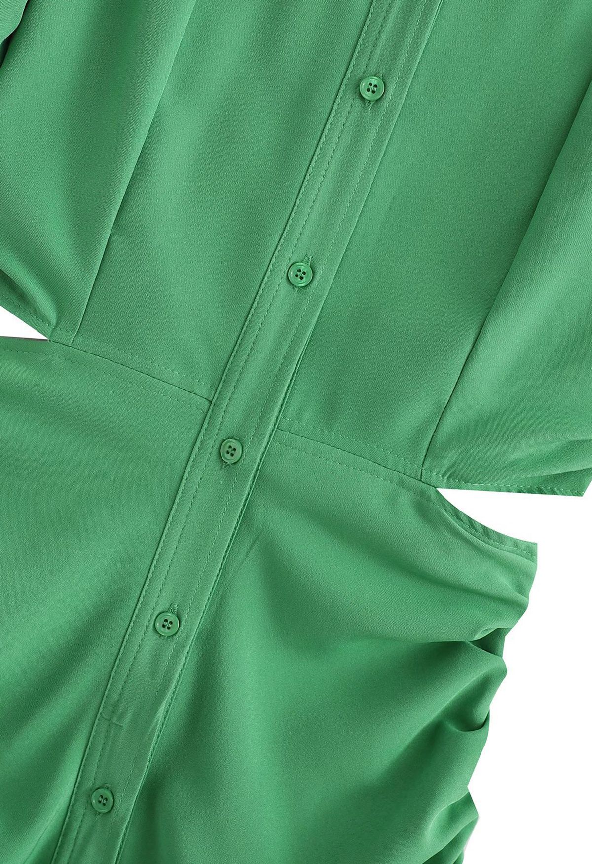 Robe chemise froncée sur le côté à la taille découpée en vert