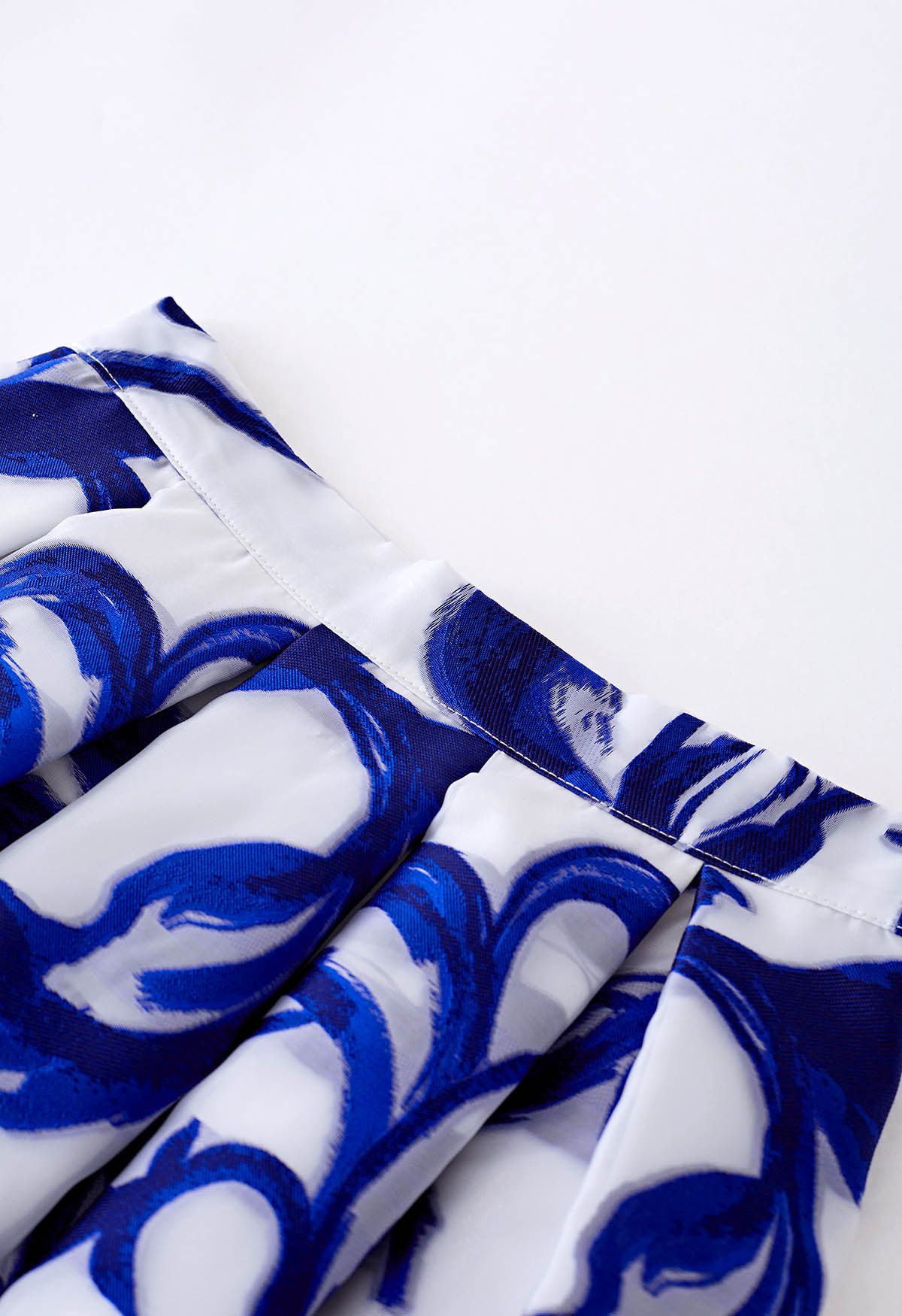 Jupe mi-longue plissée en organza jacquard vigne indigo