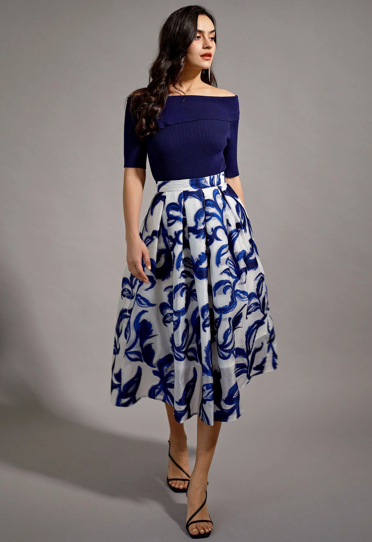 Jupe mi-longue plissée en organza jacquard vigne indigo