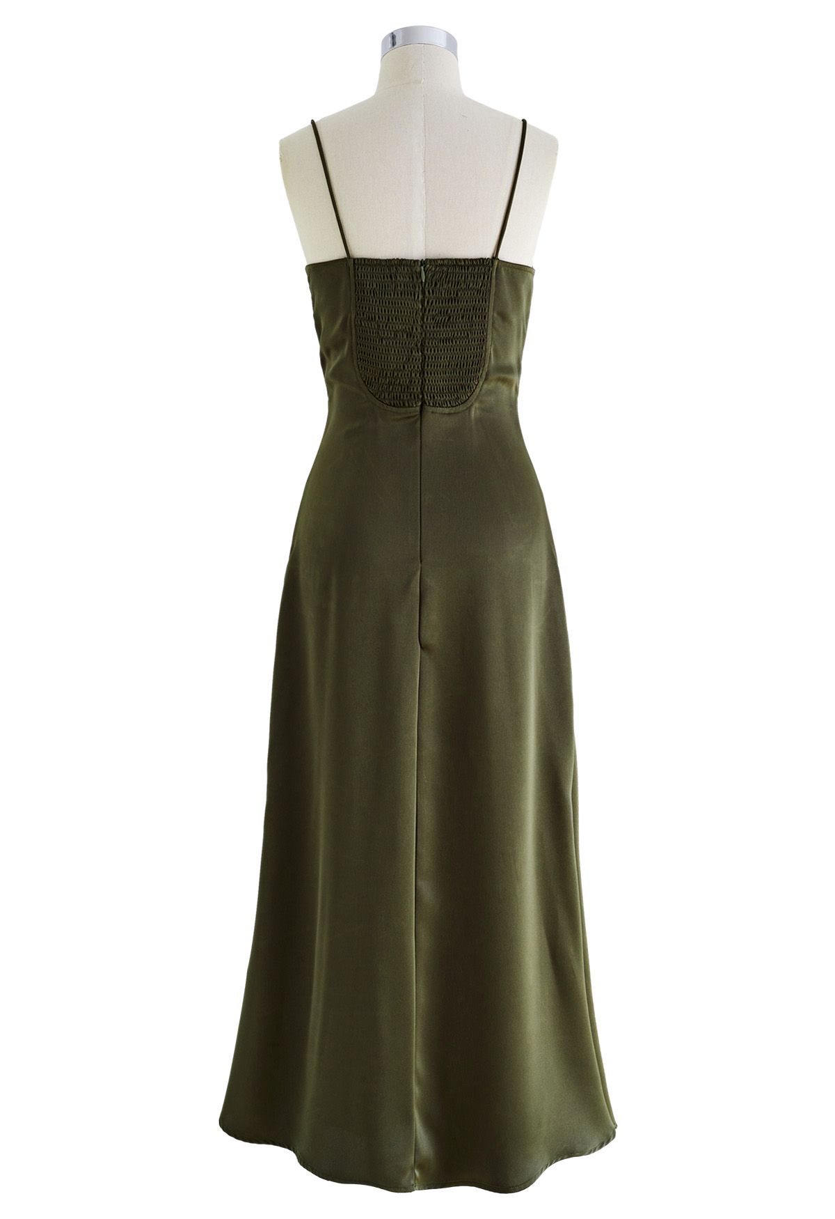 ROBE MAXI CARACO EN SATIN AVEC COLLIER FLEURI EN OLIVE