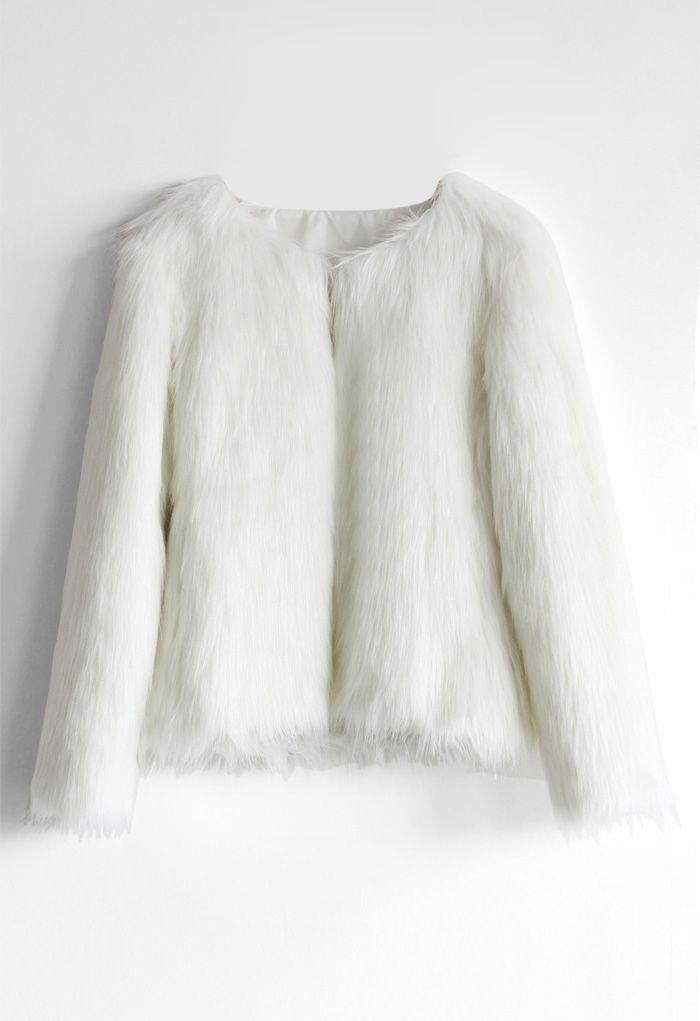 Mon manteau chic en fausse fourrure en blanc