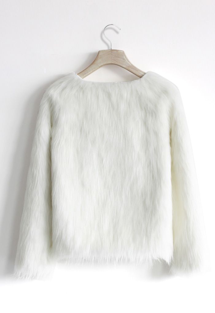 Mon manteau chic en fausse fourrure en blanc