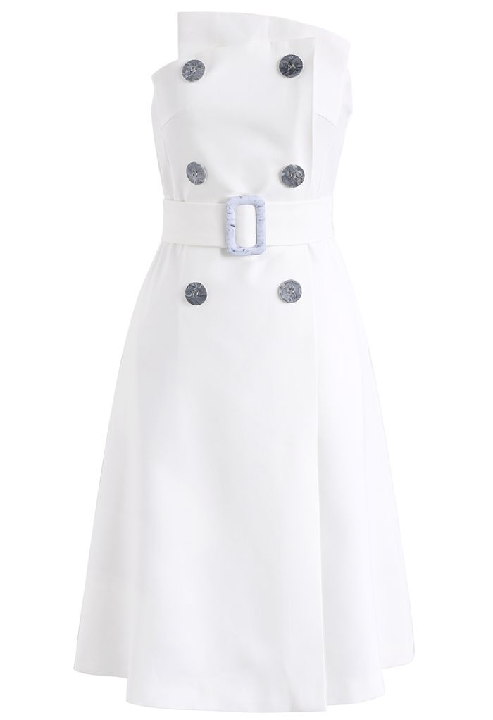 Charmante robe bustier à double boutonnage en blanc