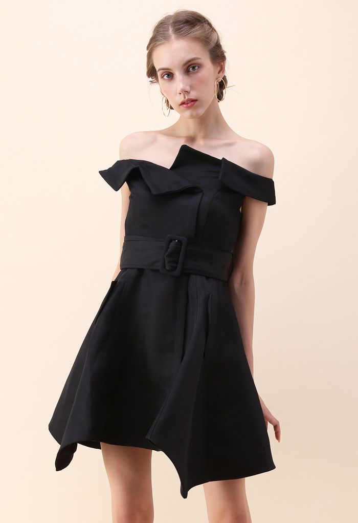 Robe asymétrique asymétrique en noir