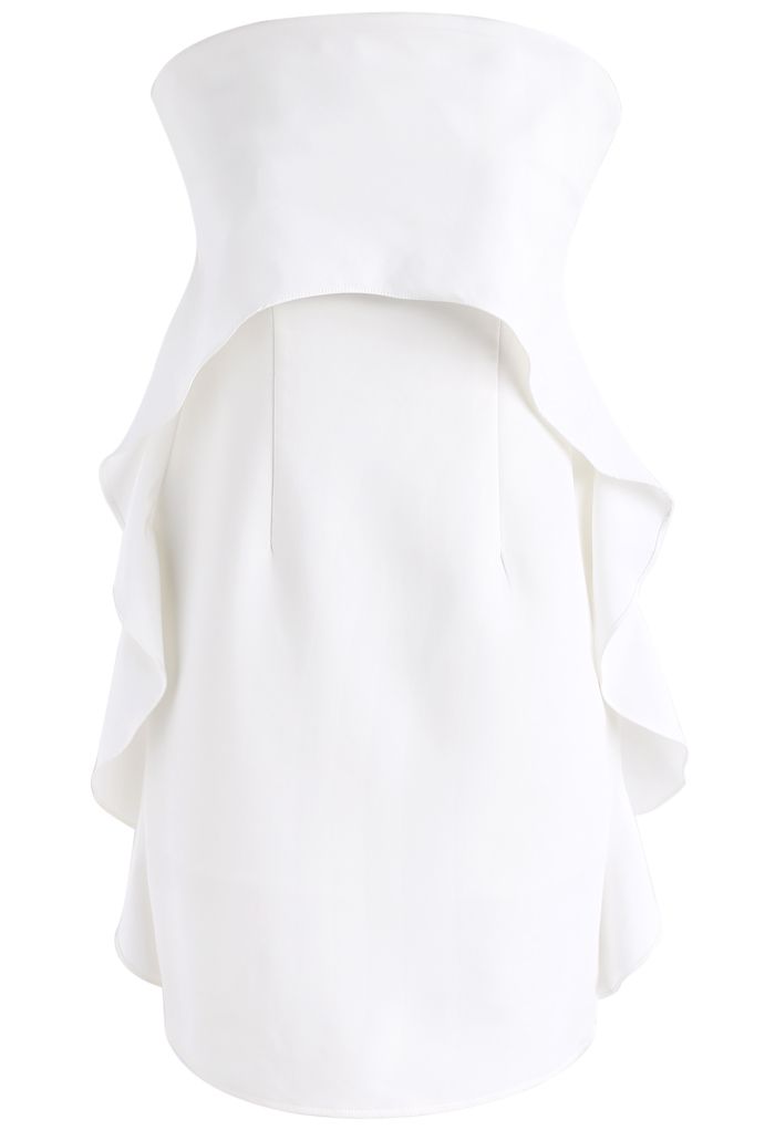 Robe élégante sans bretelles à volants en blanc