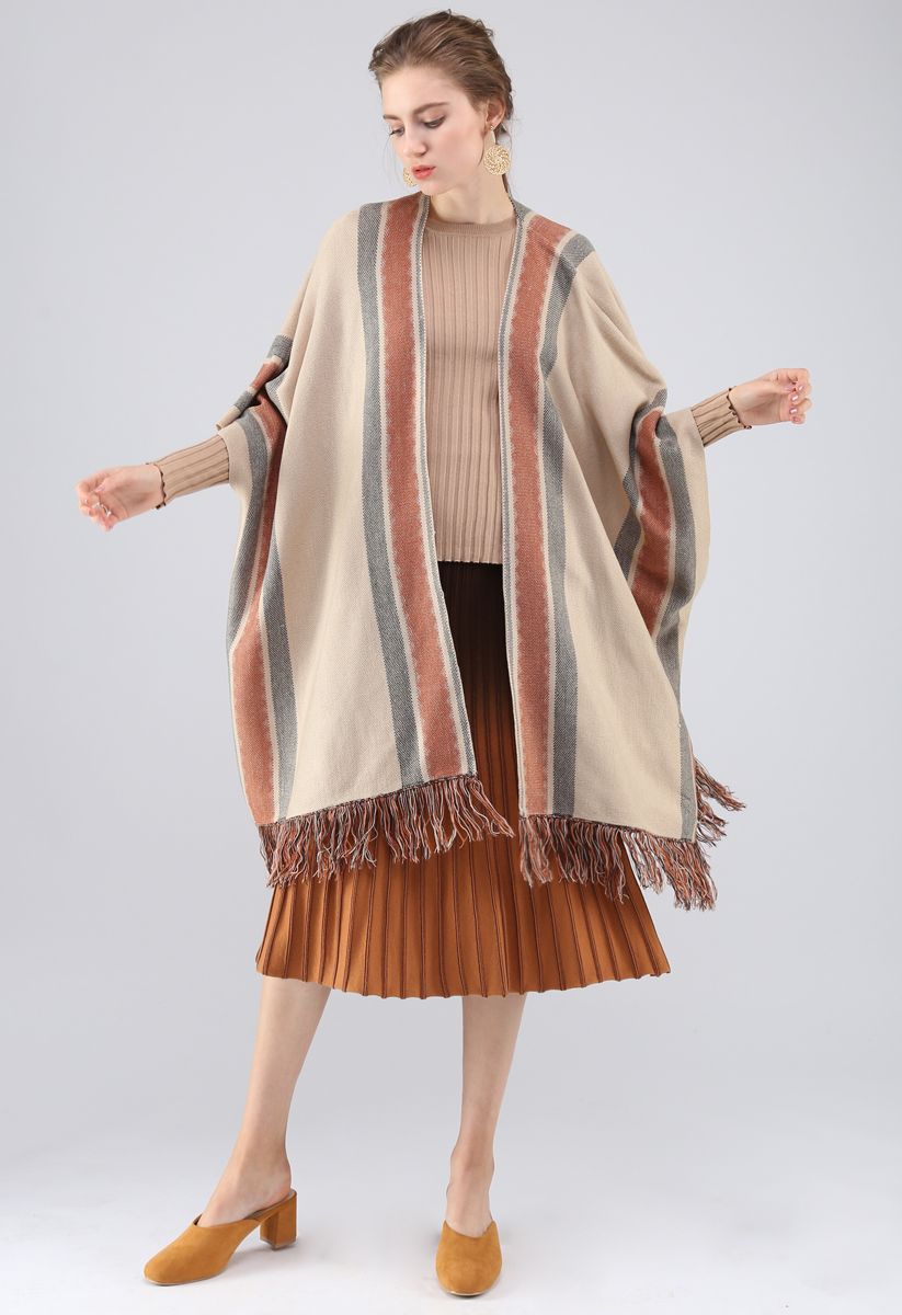 Cape tricotée avec franges et rayures folk