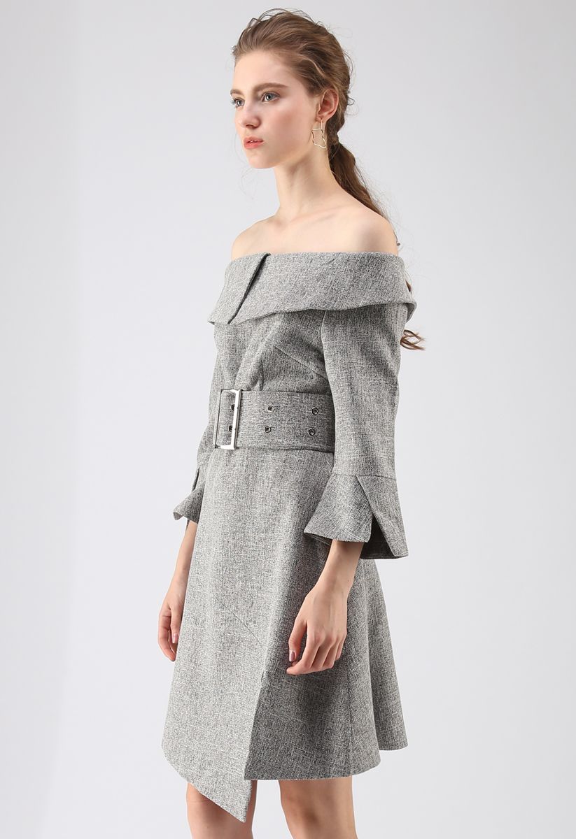 Robe asymétrique d'attraction spéciale en gris