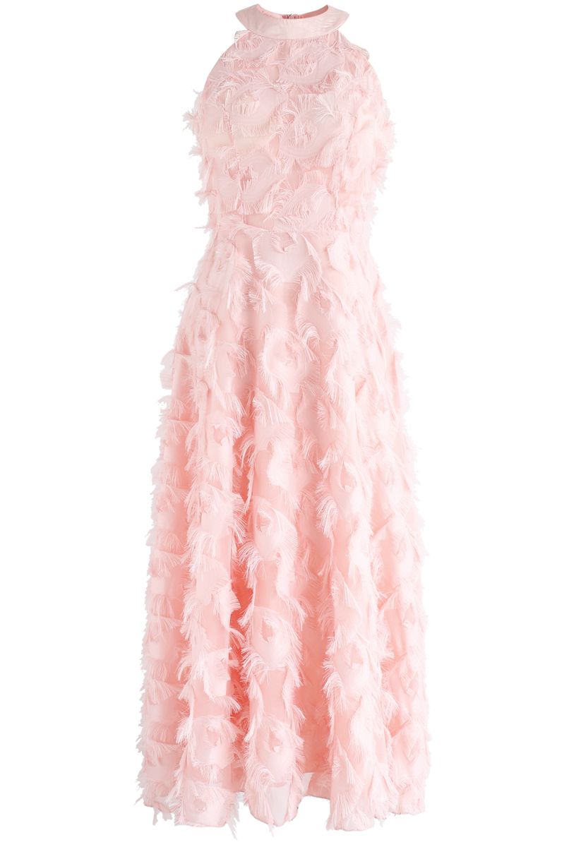 Plumes dansantes Robe longue à col licou et pompons rose