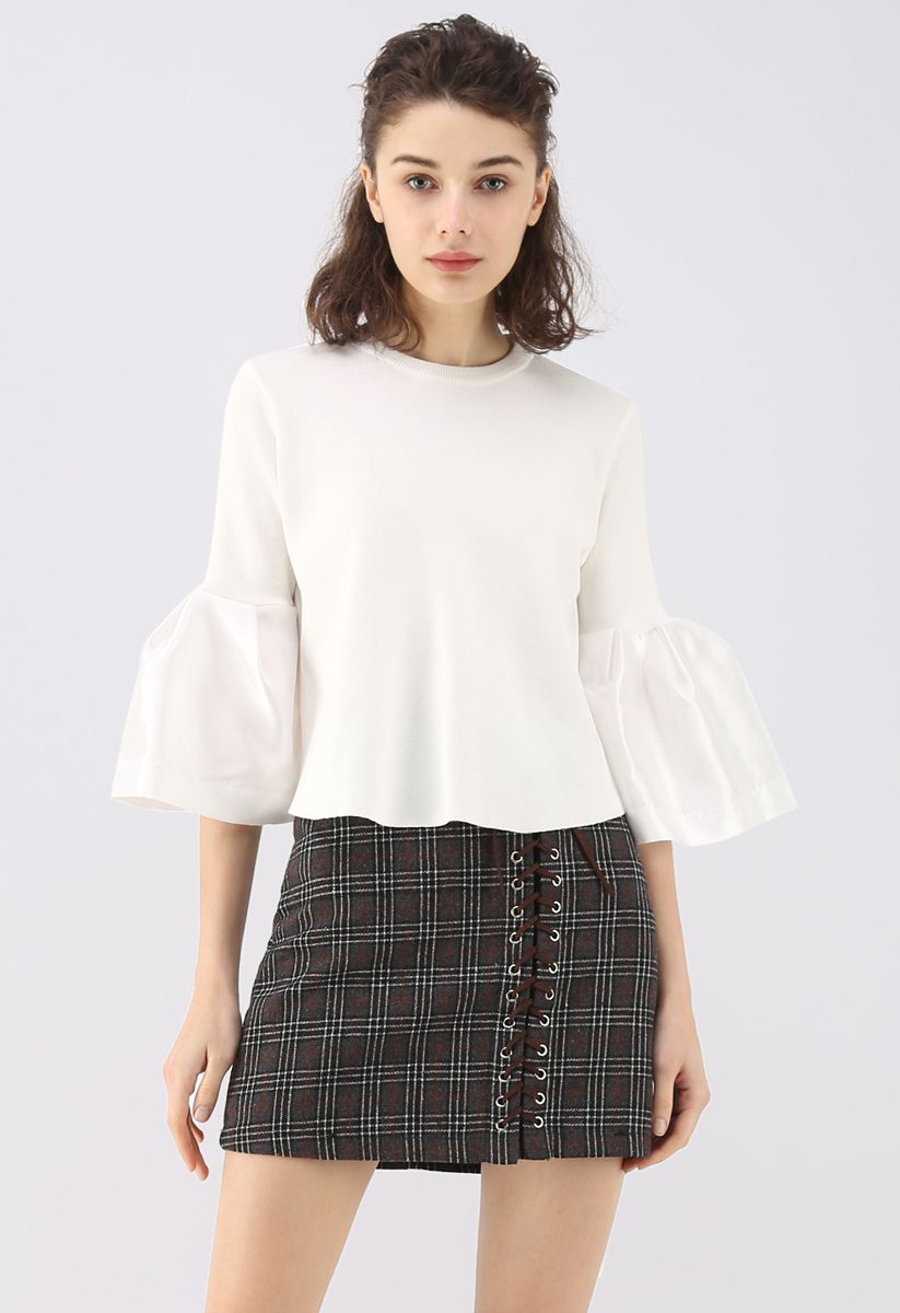 Le plus noble pull court à manches cloche en blanc