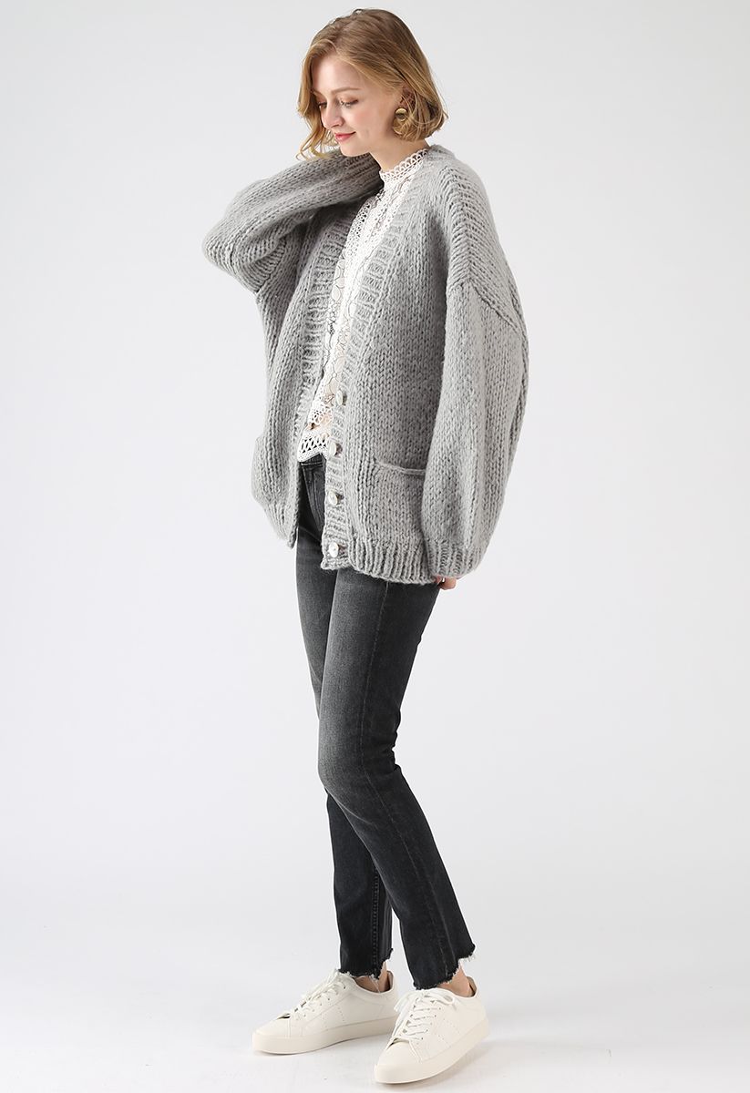 Pause pour le cardigan en tricot à la main confortable Chunky gris