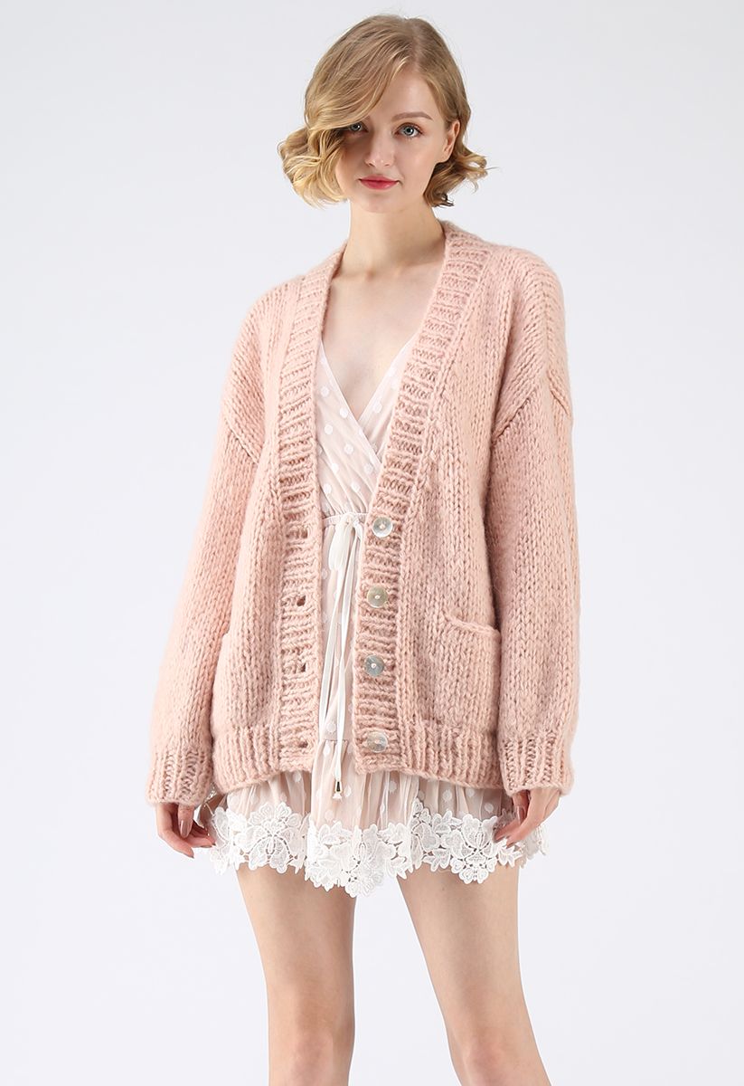 Pause pour le confortable cardigan en tricot à la main Chunky rose