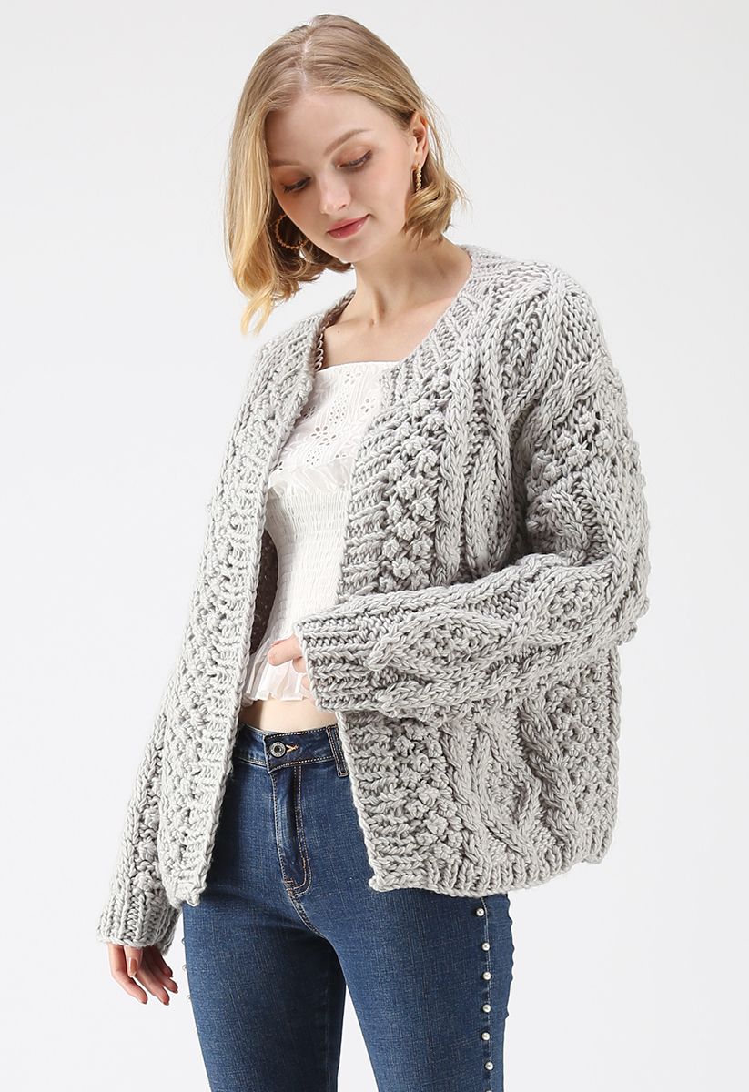 Cardigan en tricot torsadé matin gris en gris