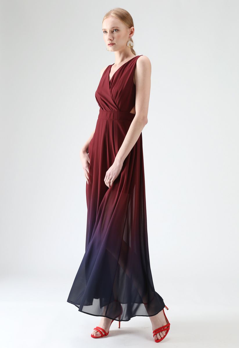 Gradient Revelry Maxi Dress sans manches en vin