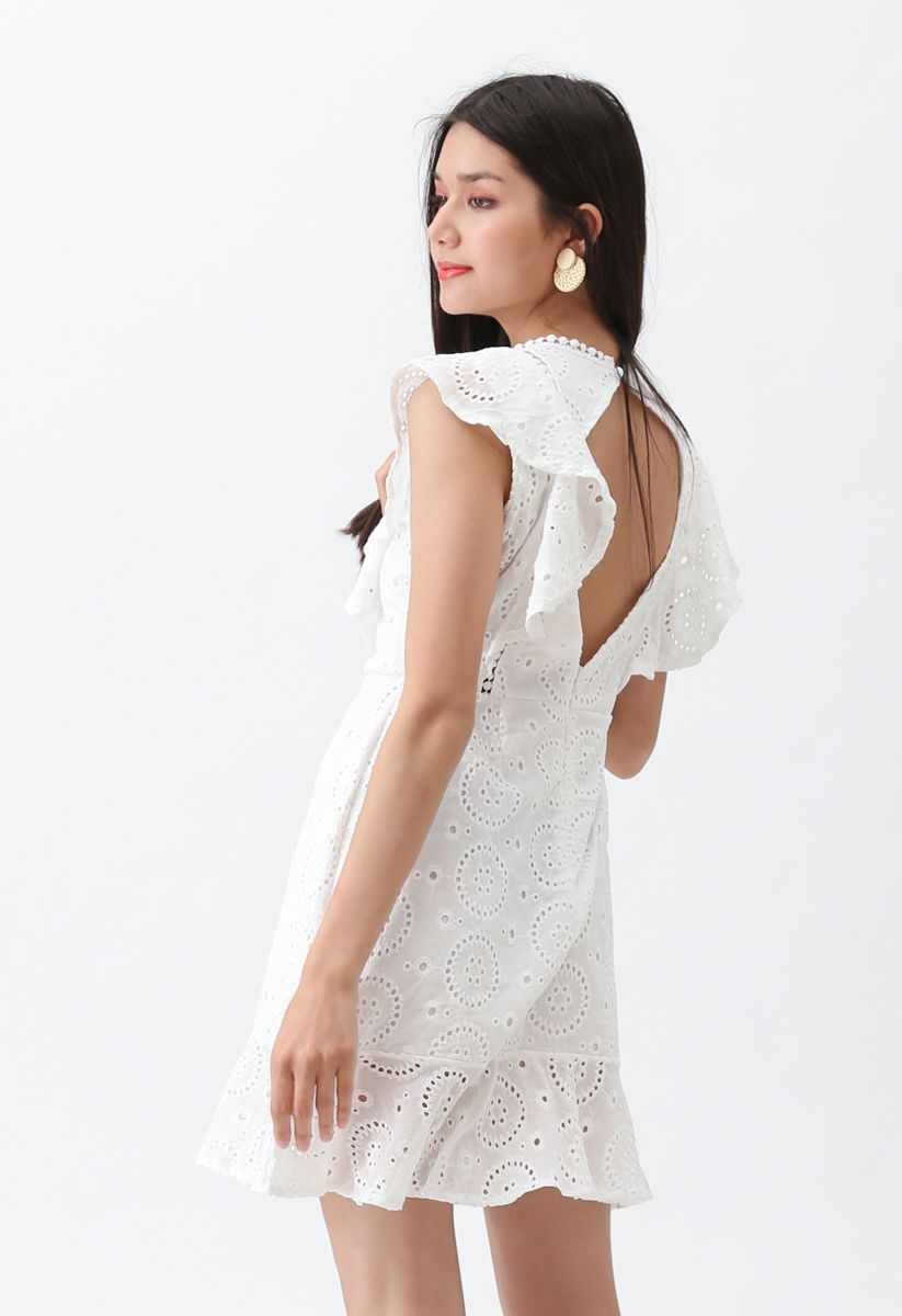 Robe à volants brodée High Spirits en blanc