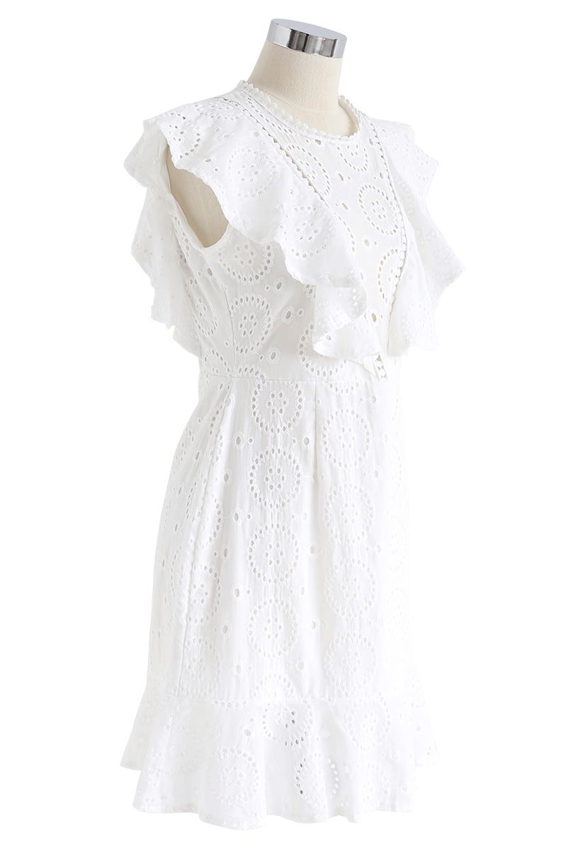 Robe à volants brodée High Spirits en blanc