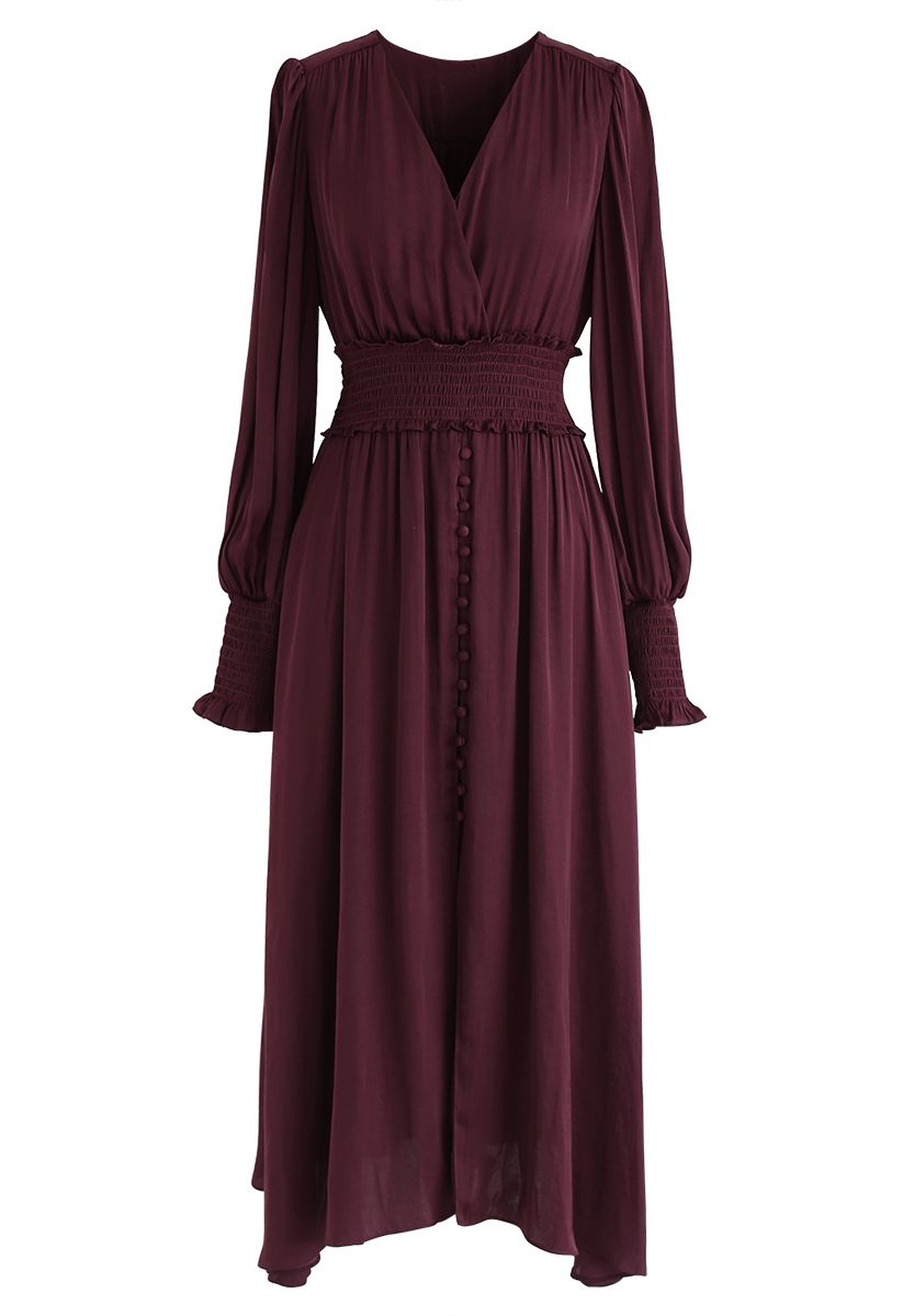 Robe mi-longue cache-cœur boutonnée en satiné couleur vin