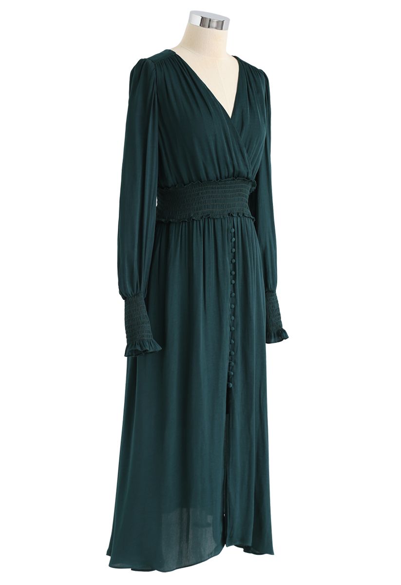 Robe mi-longue portefeuille boutonnée en satiné vert foncé