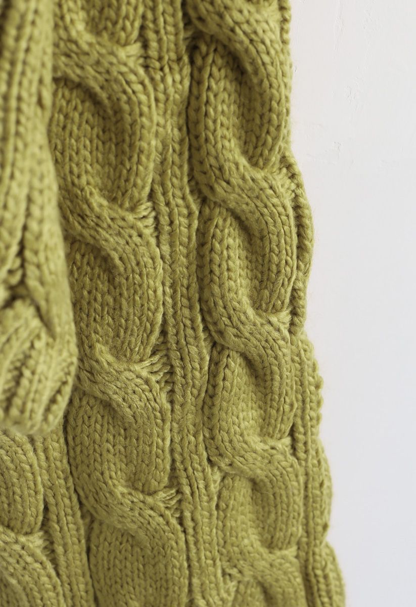 Pull court en tricot tressé à col roulé en vert mousse