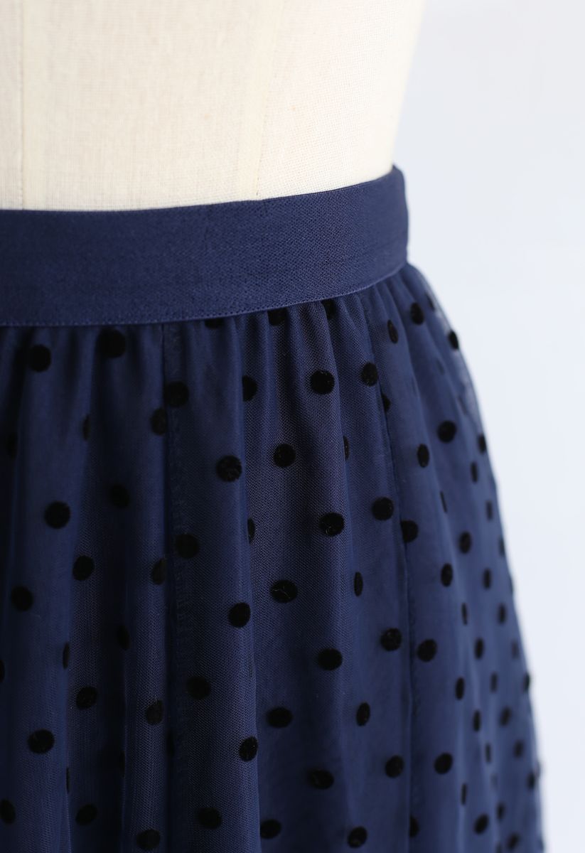 Jupe en tulle à double épaisseur à pois en bleu marine