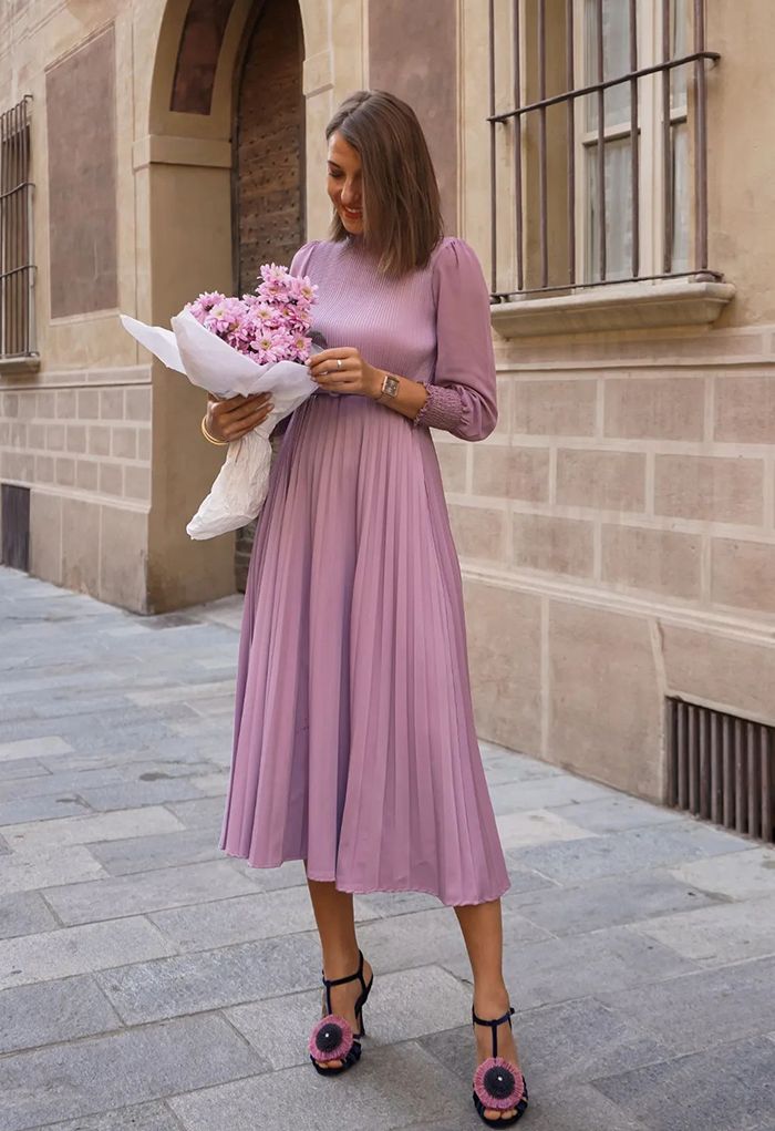 Robe longue ceinturée plissée en lilas