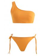 Ensemble de bikini taille basse à une épaule noué sur les côtés en moutarde