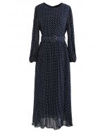 Robe longue en mousseline de soie à pois et ceinture en bleu marine