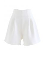 Short plissé à taille cousue en blanc