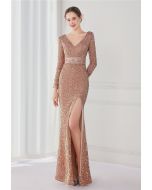 Robe à sequins fendus sur les côtés et encolure en V en champagne