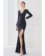 Robe à sequins fendus sur les côtés et encolure en V en bleu marine