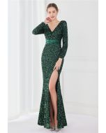 Robe à sequins fendus sur le côté et encolure en V en émeraude