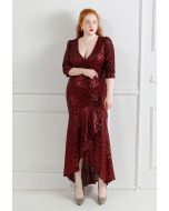 Robe à sequins à volants et manches coudées en bordeaux