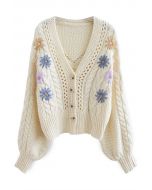 Cardigan tricoté à la main tressé à fleurs cousues en crème