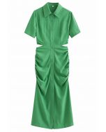 Robe chemise froncée sur le côté à la taille découpée en vert