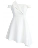 Robe asymétrique asymétrique en blanc